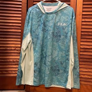 HUK XL long sleeve fishing shirt with hoodie